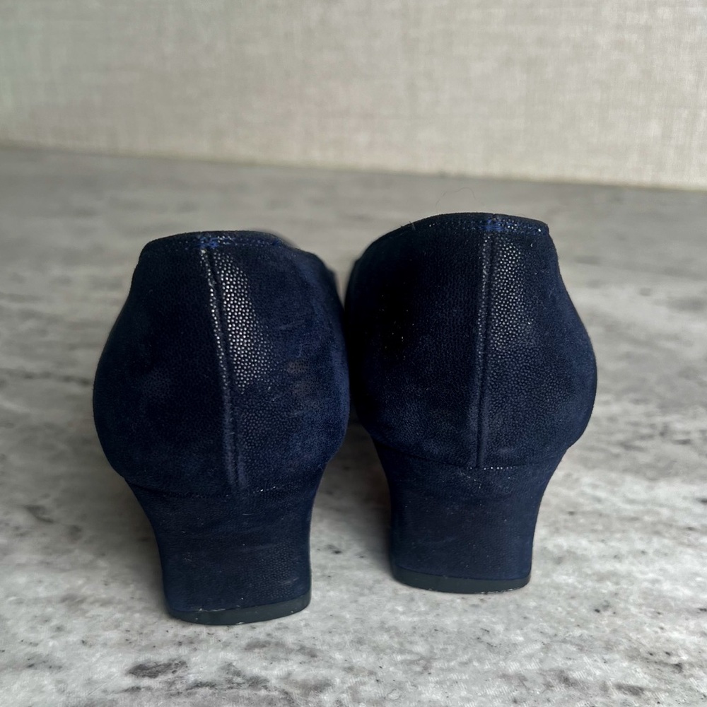 Salvatore Ferragamo Navy Suede Kitten Heels SZ 6 - Picture 4 of 8